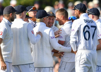 Twitter Reactions: Brydon Carse, Chris Woakes maintain England's stronghold against New Zealand on Day 3
