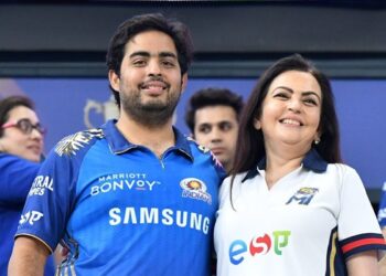 [WATCH] IPL 2025: Fan urges Nita Ambani to appoint Rohit Sharma as Mumbai Indians captain, video goes viral