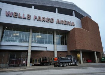 UFC Des Moines results, live streaming updates | Sandhagen vs. Figueiredo